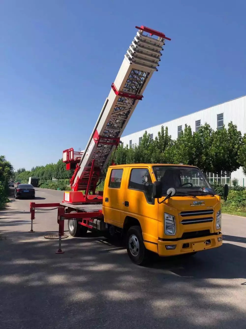 肥城附近的云梯车出租服务：轻松解决高空作业需求